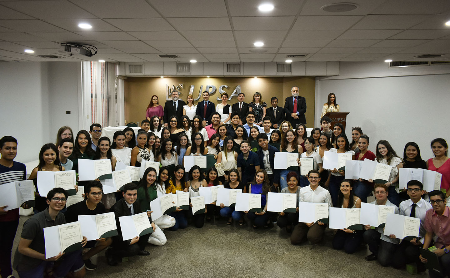  Beca a la Excelencia para estudiantes con mejor aprovechamiento