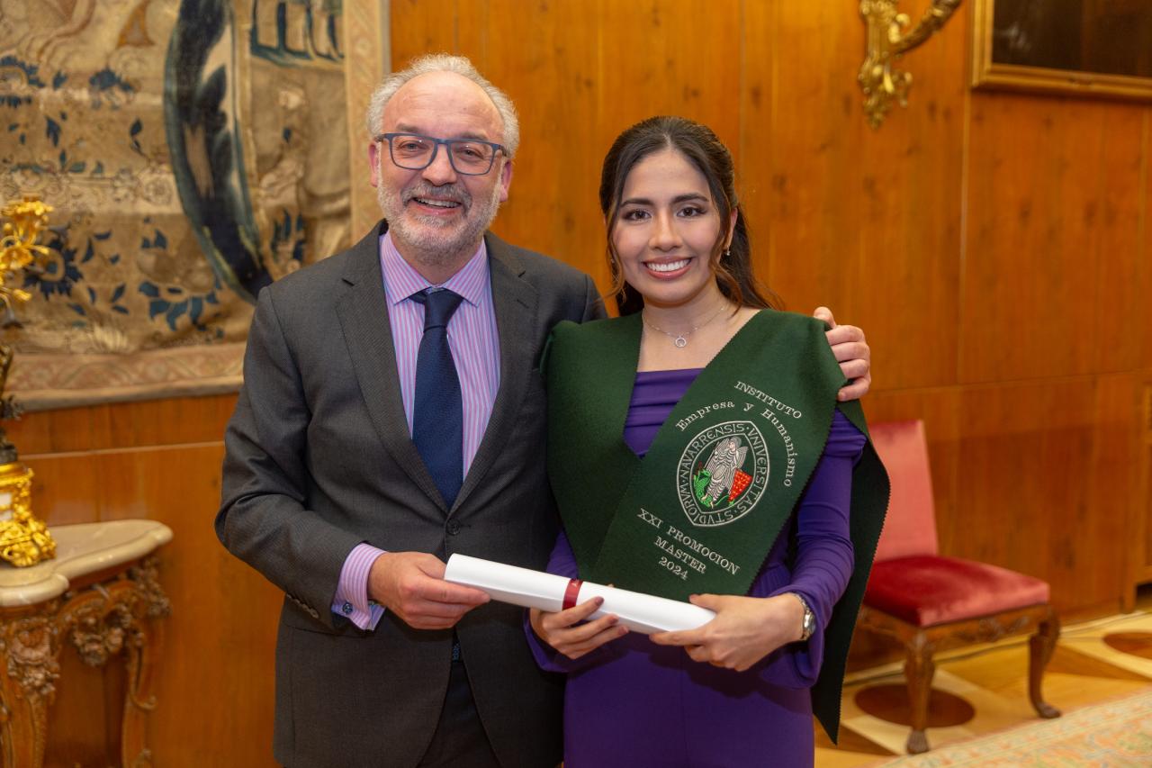 Primera Graduada con Doble Titulación de la Universidad de Navarra