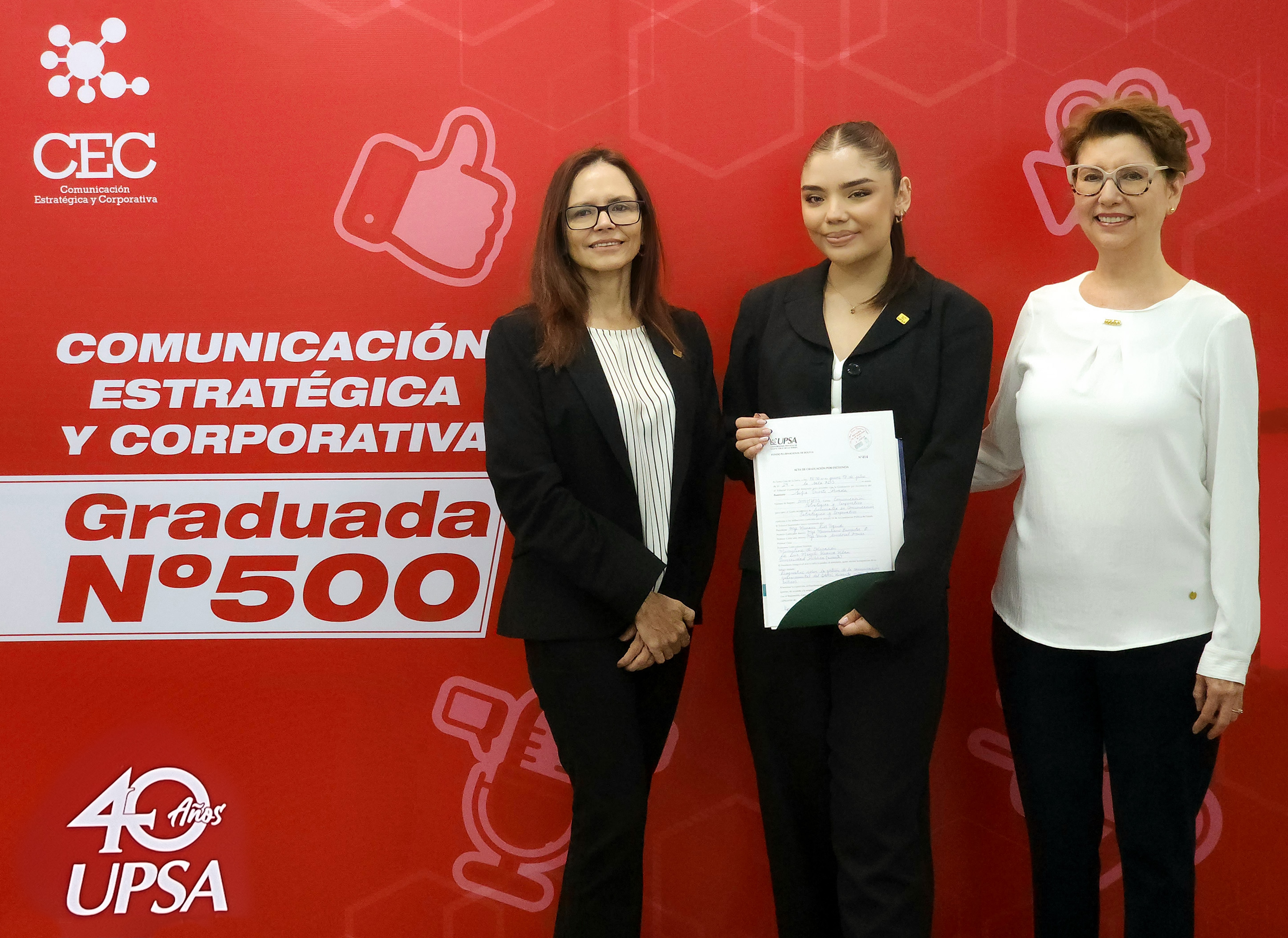 Carrera de Comunicación celebra 40 años con la graduación de 500 profesionales