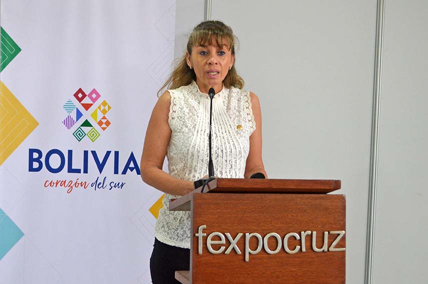 Decana y docente de la UPSA en charlas temáticas de Expo ALADI