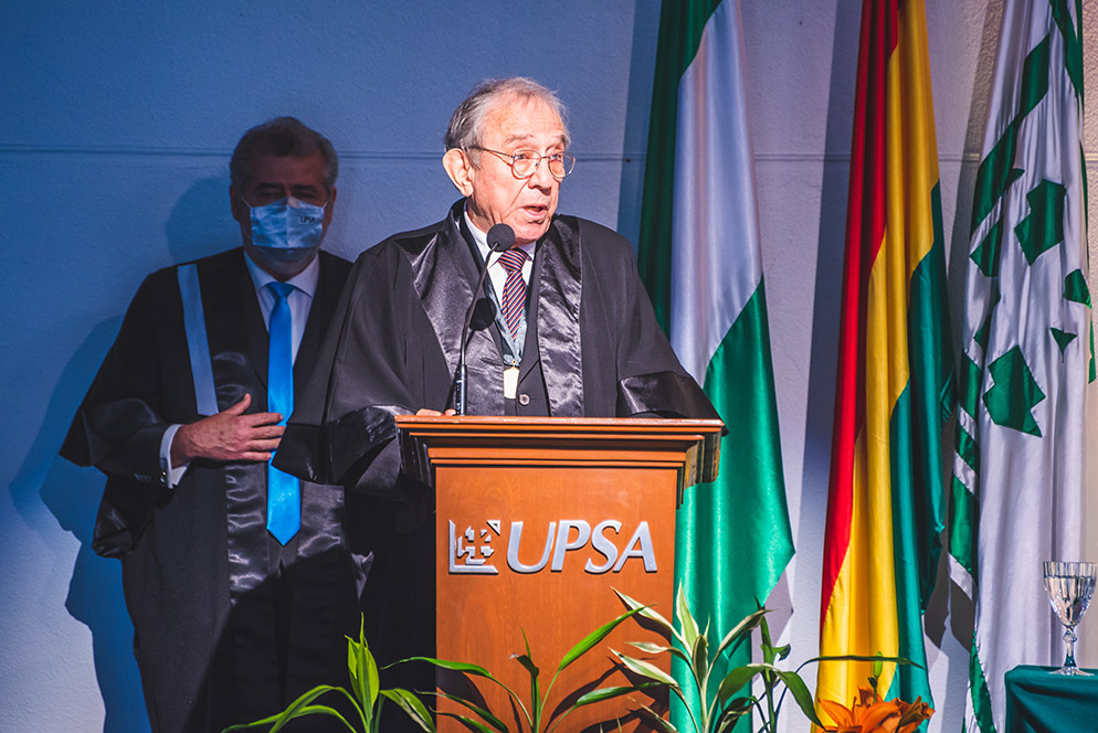 Gastón Mejía es Doctor Honoris Causa por la UPSA