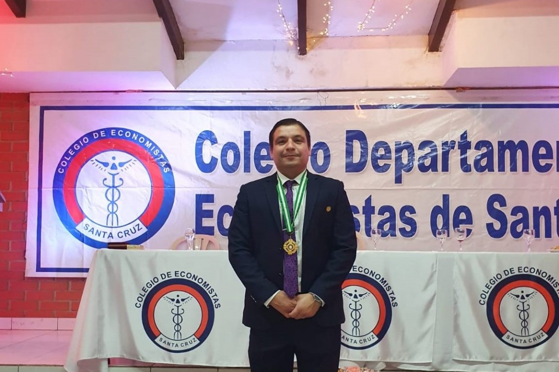 Graduado UPSA preside Colegio de Economistas